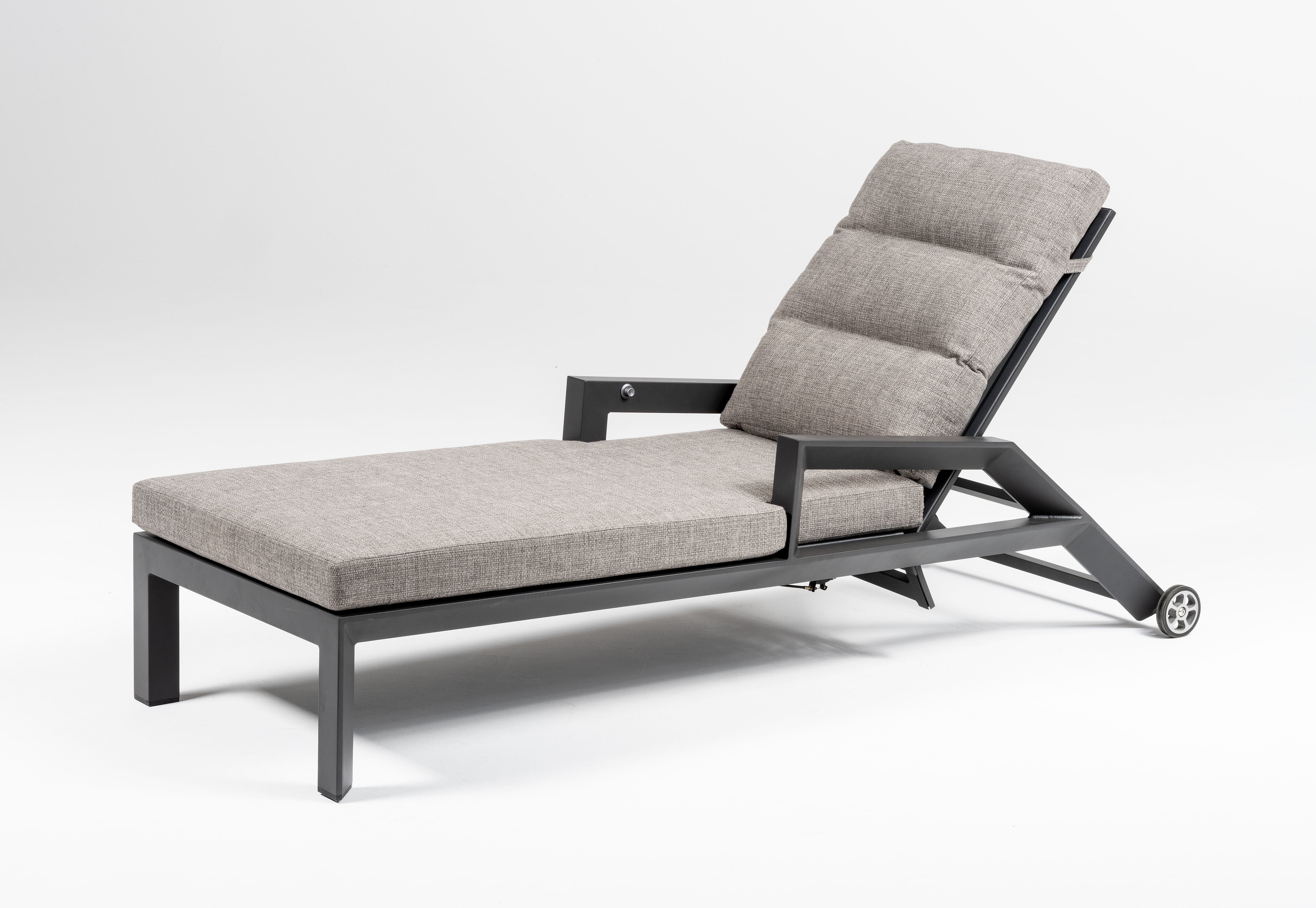 Empire lounger