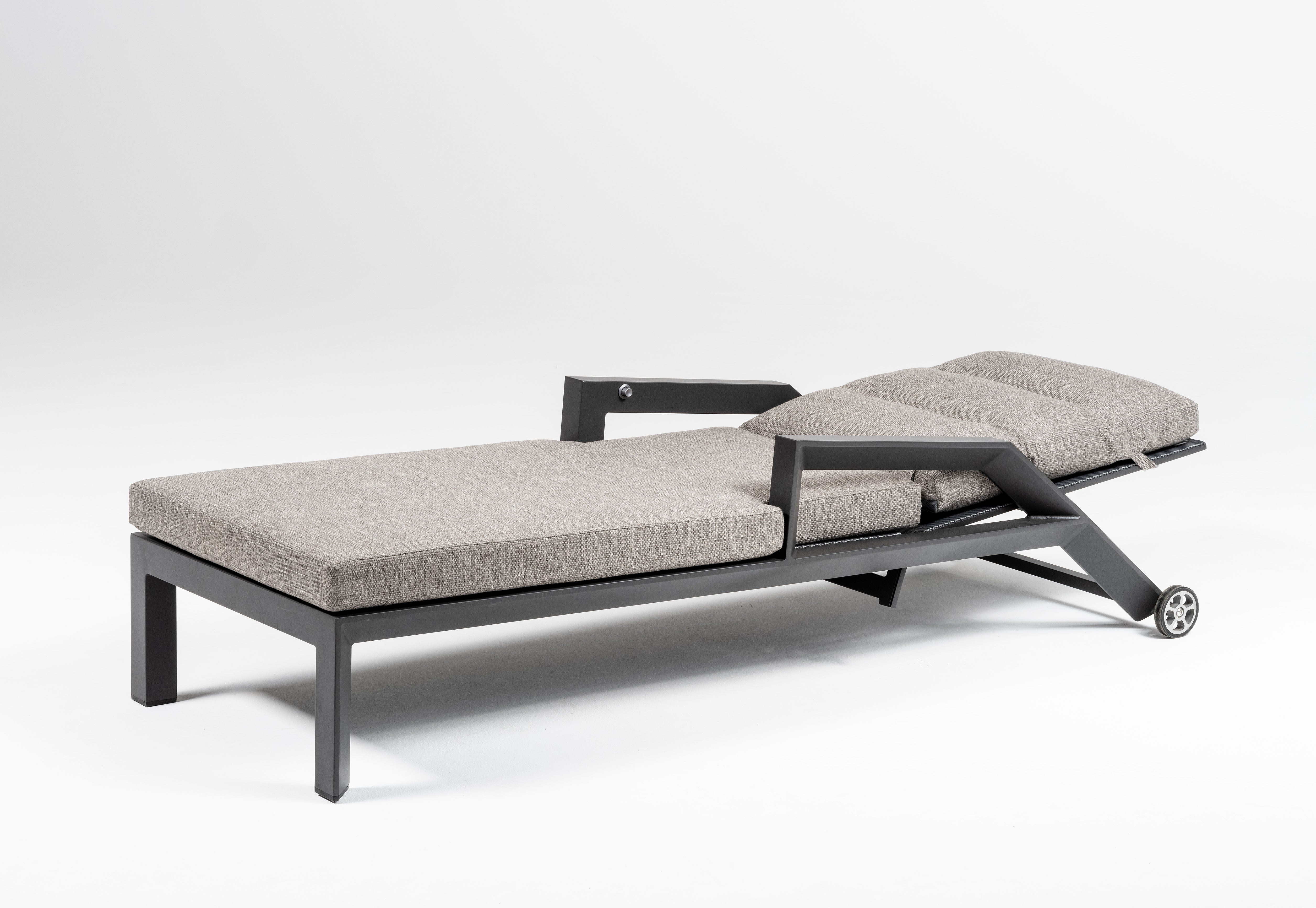 Empire lounger