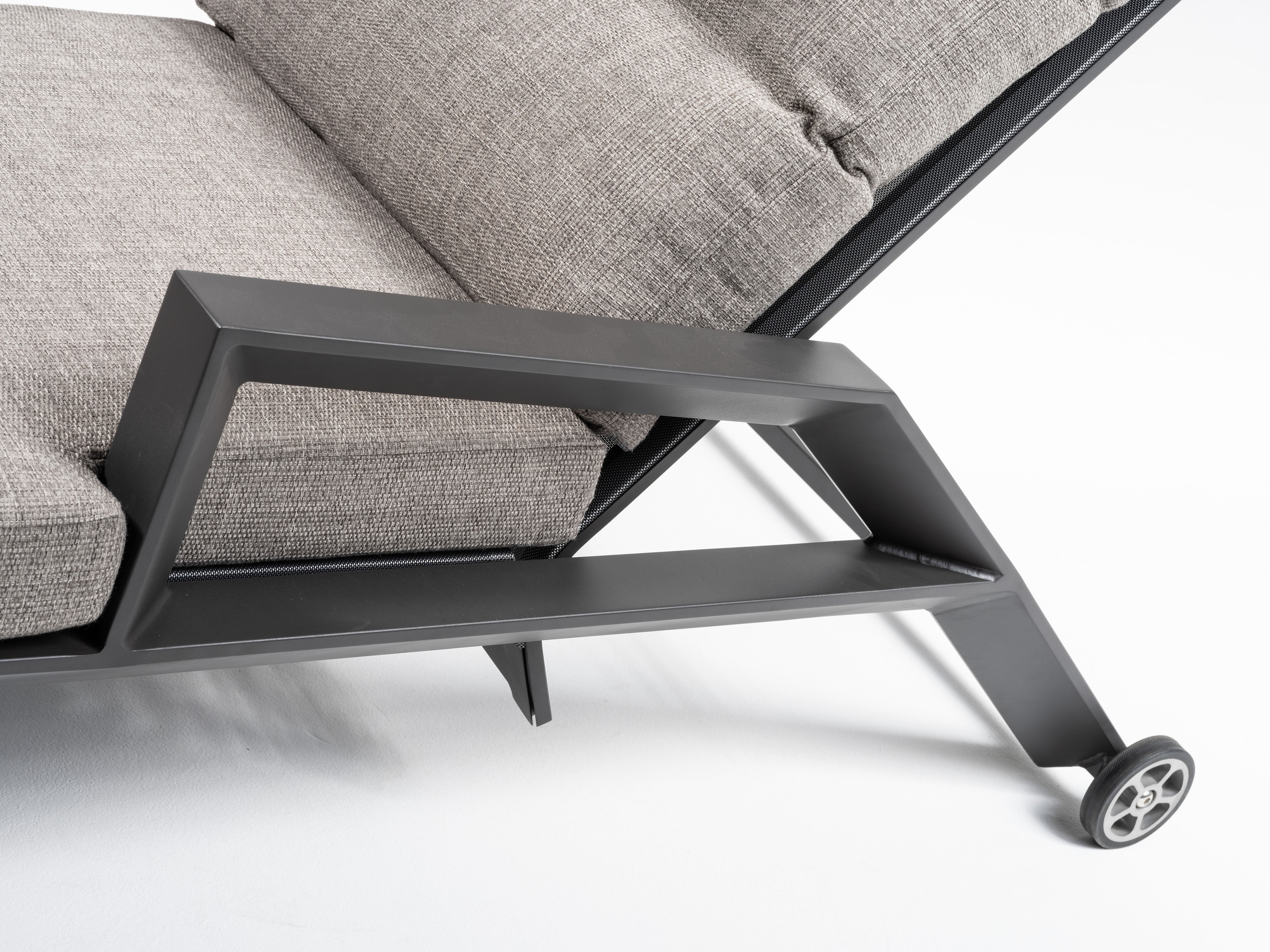 Empire lounger