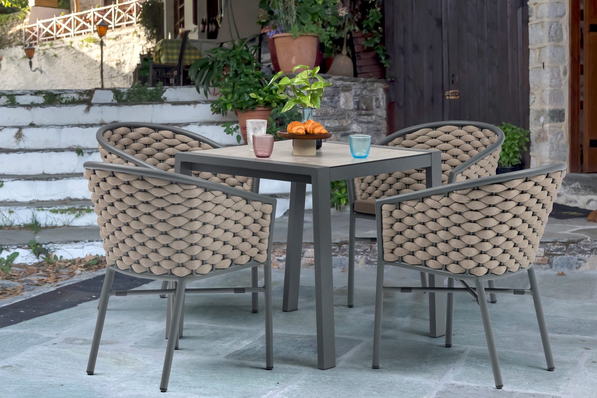 Pilatus table 90x90 cm