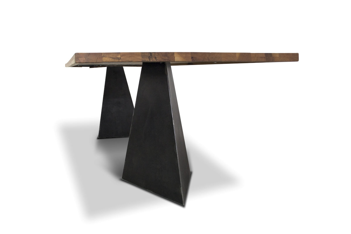 Tisch Pyramid