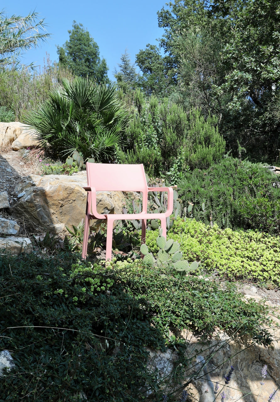 Trill armchair