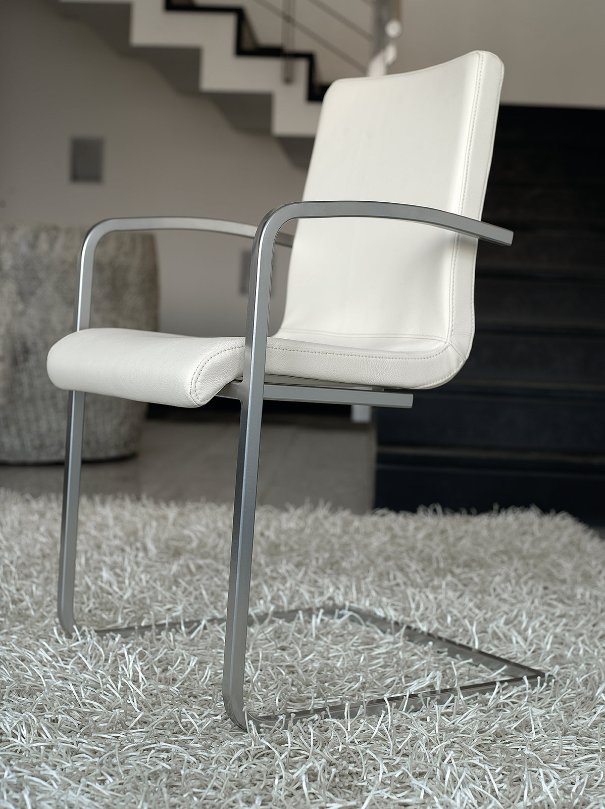 Armstuhl Miro 627