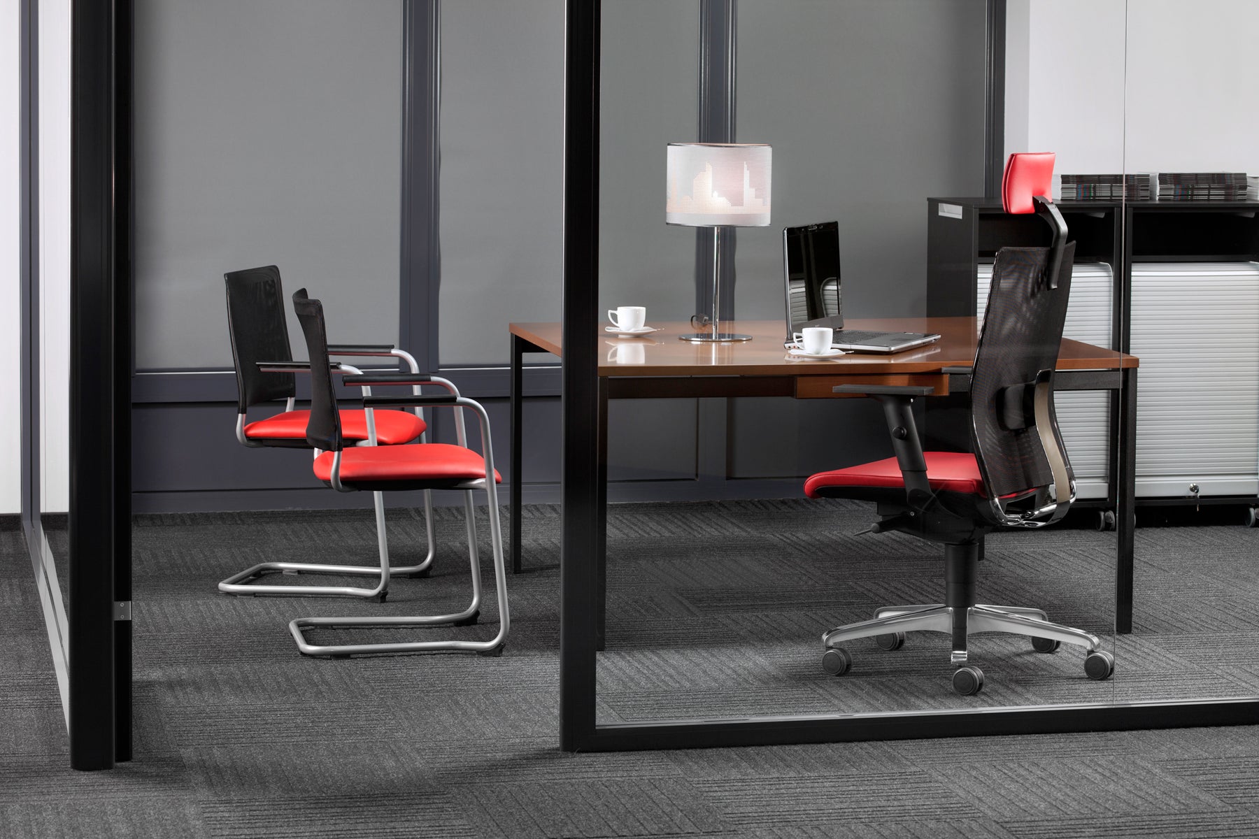 Freischwinger Intrata-V